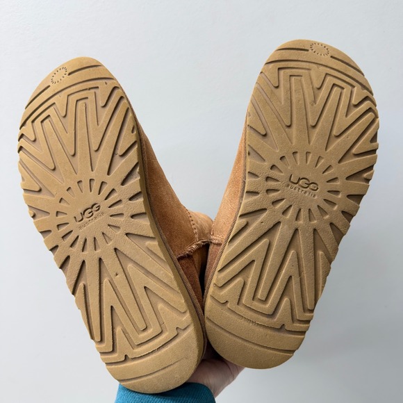 Ugg Classic Short 5825 Women 8 Tan Suede Shearling Lined Leather Boots F19015G - Picture 6 of 8